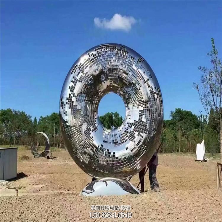 鏤空?qǐng)A環(huán)雕塑制造商，美陳雕塑，不銹鋼圓環(huán)雕塑供給